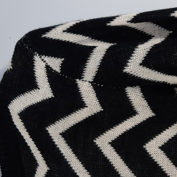 WISHLIST BLACK/ WHITE CHEVRIN SWEATER SZ XL - Picture 10 of 14